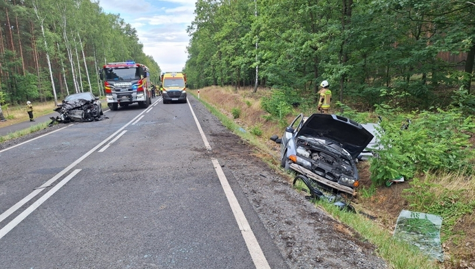 Wypadek na trasie Sława - Lipinki. Kierowca BMW zabrany śmigłowcem do szpitala