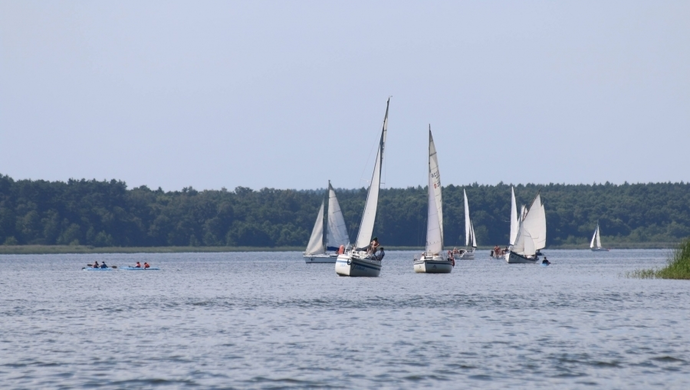 Powalczą o Błękitną Wstęgę. Prestiżowe regaty na Jeziorze Sławskim już w sobotę
