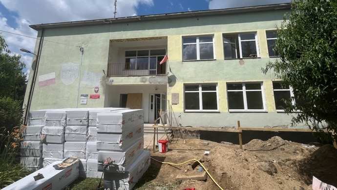 Termomodernizacja szkoły w Osowej Sieni. Prace idą pełną parą [ZDJĘCIA]