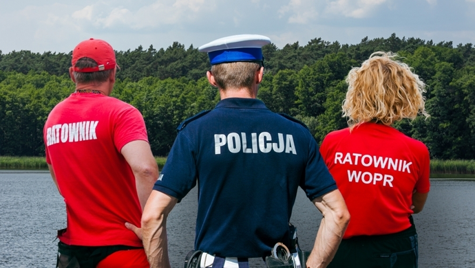 Służby wyjdą do plażowiczów. Akcja edukacyjna nad Jeziorem Sławskim