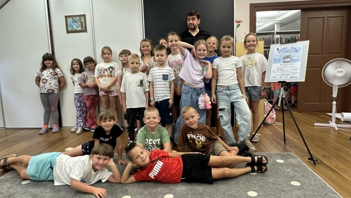 Baśniowa Szkoła Rysunku w Bibliotece. Dzieci tworzyły ilustracje do opowieści