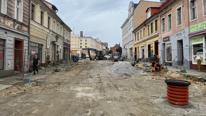 Chodniki z granitu do końca sierpnia. Deptak na Bohaterów Westerplatte w budowie [FOTO]