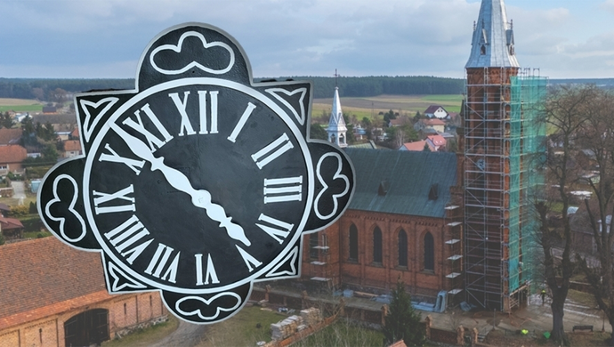 Wykonawca z własnej inicjatywy odnowił tarczę zegara. Trwa renowacja kościoła w Lginiu