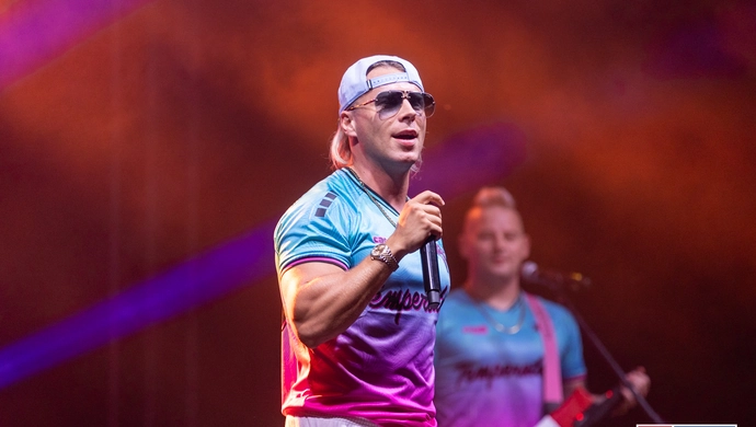 SKOLIM porwał tłumy nad Jeziorem Sławskim. Taneczne pożegnanie lata w Sławie [ZDJĘCIA]