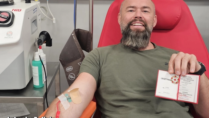 Asp. Pieprzyk świeci przykładem. Policjant ze Wschowy oddał już 18 litrów krwi