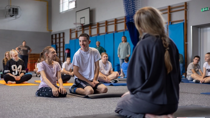 Joga w SOSW. Uczniowie pięciu szkół ćwiczyli z Martyną Barczyńską