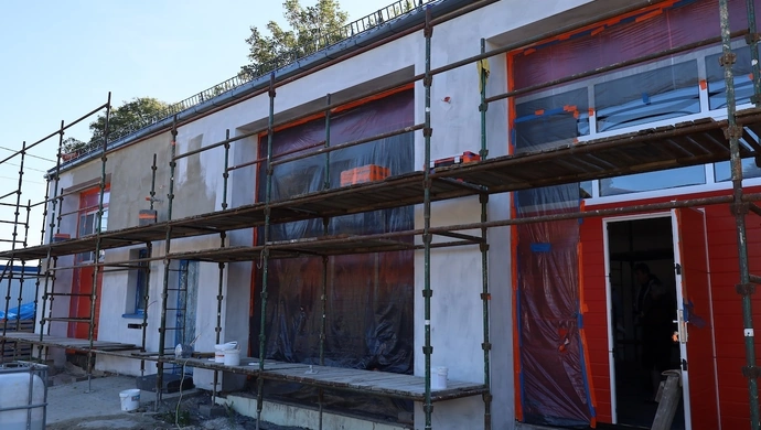 Okna, dach i bramy już na miejscu. Nowa remiza OSP Gola nabiera kształtów