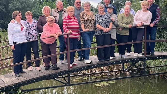 Seniorzy z gminy Szlichtyngowa pożegnali lato. Warsztaty, Tai Chi i biesiada w Zamysłowie