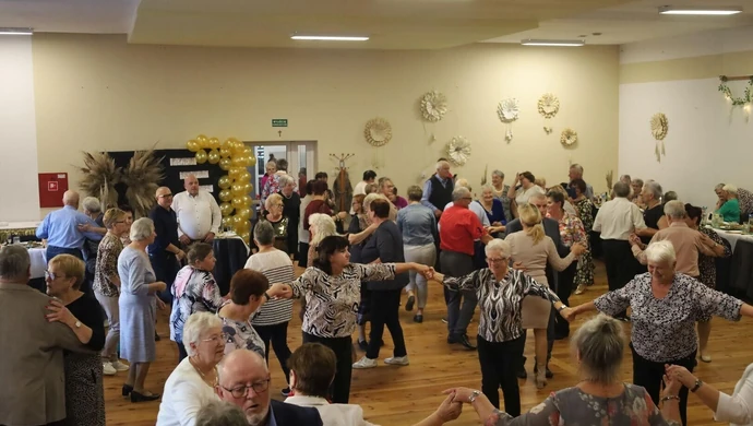 Gminny Dzień Seniora w Szlichtyngowej. 100 uczestników bawiło się w Świetlicy Miejskiej