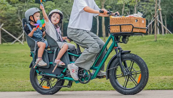 Dlaczego coraz więcej rodziców w Polsce wybiera rowery cargo?