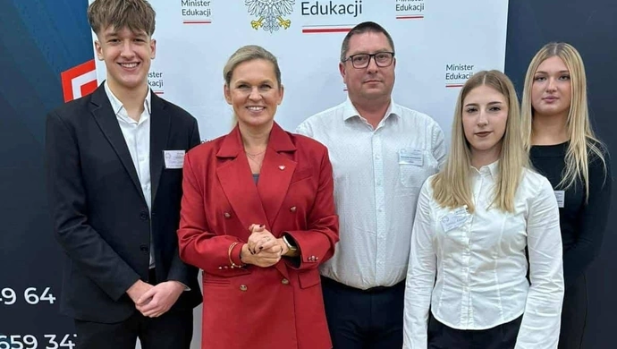 I LO we Wschowie na Okrągłym Stole Uczniowskim. Młodzież spotkała się z minister Barbarą Nowacką