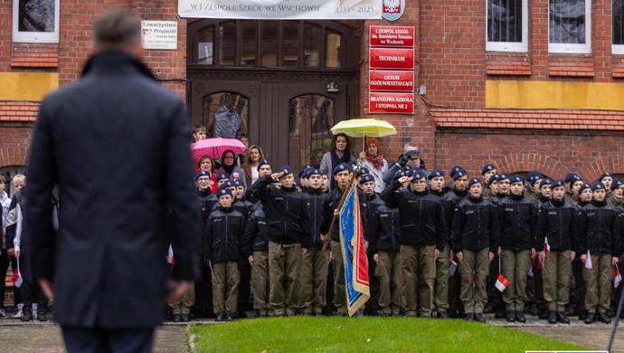Szkoła do Hymnu w „Staszicu”. Uczniowie odśpiewali Mazurka Dąbrowskiego