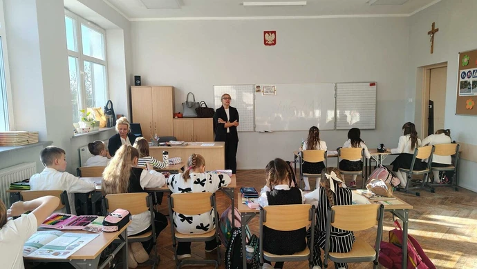 „Porozumienie bez barier i przemocy". Warsztaty dla dzieci i młodzieży we wschowskich szkołach