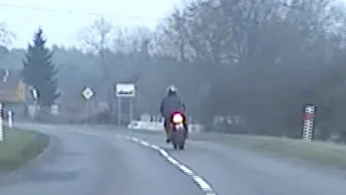 Uciekał motocyklem przed policją. 28-latek zatrzymany w lesie pod Szlichtyngową