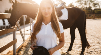 Czy koszulki polo wciąż są w modzie? Wskazówki dla niej i dla niego