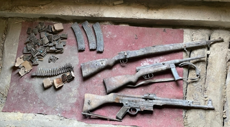 Arsenał pod podłogą. Mieszkaniec Konradowa podczas remontu znalazł broń