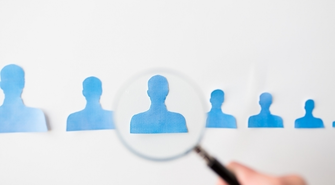 Korzyści z zatrudniania obcokrajowców w halach magazynowych