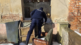 Wschowscy mundurowi sprawdzają pustostany. W grę wchodzi ludzkie życie