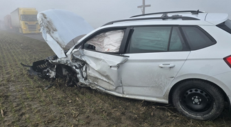 Czołówka na trasie Wschowa–Konradowo. 67-latek wyprzedzał na zakazie [ZDJĘCIA]