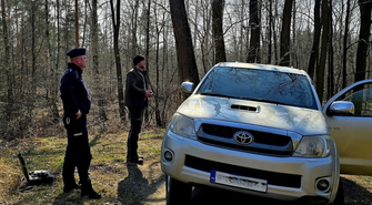 Drony nad lasami. Gdzie wolno zbierać poroże, a gdzie grozi mandat?