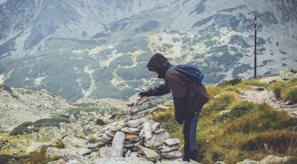 Historia trekkingu – jak narodziła się pasja do wędrówek górskich?