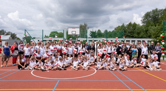 Nowe boisko w Starych Drzewcach oddane do użytku. Marzenia społeczności szkolnej się spełniły