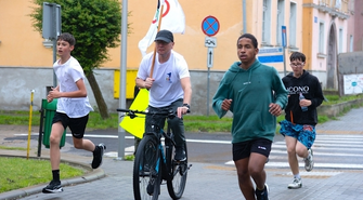 Pogoda nie przeszkodziła w świętowaniu. XIX Masowy Bieg Uliczny w „Jedynce”