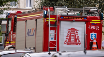 Ogień w korytarzu kamienicy przy ul. Kazimierza Wielkiego. Spaliła się zabawka, ewakuowano 12 osób