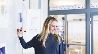 Jak zdobyć umiejętności pedagogiczne i skutecznie pracować z uczniami?