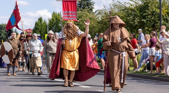 Historyczny korowód przeszedł przez miasto. Dziś Sława śpiewa z Golec uOrkiestrą [FOTO]