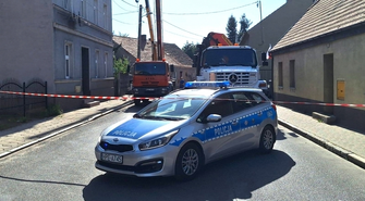 Utrudnienia na ul. Księdza Kostki nawet do południa. Samochód uderzył w słup energetyczny