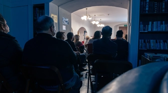 Bogowie małego morza. Jędrzej Pasierski opowie o zbrodni nad Jeziorem Sławskim