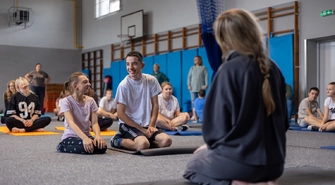 Joga w SOSW. Uczniowie pięciu szkół ćwiczyli z Martyną Barczyńską