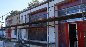 Okna, dach i bramy już na miejscu. Nowa remiza OSP Gola nabiera kształtów