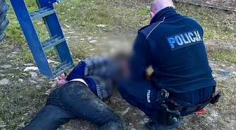 Ucieczka przez Kandlewo zakończona wywrotką. Pijany motorowerzysta w rękach policji [WIDEO]