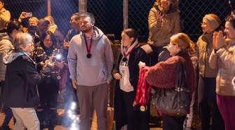 Orkiestra Maestoso wróciła do domu. Na złotych medalistów z Chin czekało gorące powitanie [ZDJĘCIA]