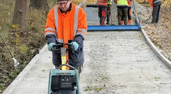 Kolejny odcinek ścieżki Wschowa-Lgiń w budowie. „Trasa z impetem wpada właśnie do Hetmanic”