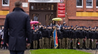 Szkoła do Hymnu w „Staszicu”. Uczniowie odśpiewali Mazurka Dąbrowskiego