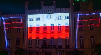 Święto Niepodległości we Wschowie. Pokaz laserowy i wyjątkowa flaga z 30 tysięcy wstążek