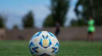 Jakie są obowiązki kapitana drużyny w piłce nożnej?