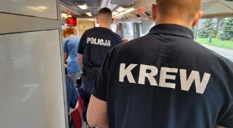 Krwiobus stanie przy komendzie we Wschowie. Policjanci i RCKIK zapraszają