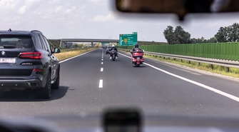 Kierunek Wschód: Jak Warszawa wspiera logistykę samochodową dla Ukrainy