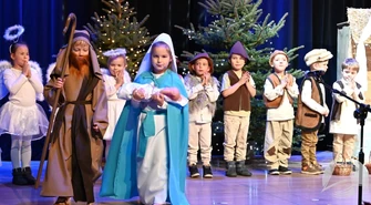 Jasełka w Kinie Żeglarz. Przedszkolaki ze Sławy wystąpiły dla rodzin