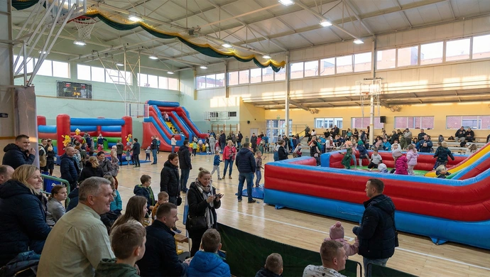 Skakanie, śmiech i zero złotych za wstęp. CKiR organizuje Zimowy Festiwal Dmuchańców we Wschowie