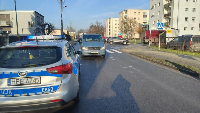 84-latek potrącony na pasach. Wypadek na ul. Ogrodowej we Wschowie