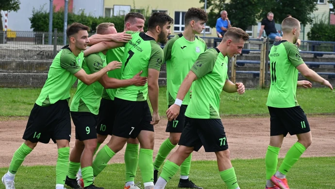 Dąb Sława-Przybyszów na puszkach Warki i w Kanale Zero? „Potrzebujemy Waszej pomocy"