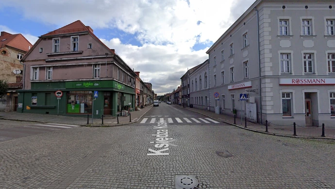 LED-y, czujniki ruchu i kocie oczka. Gmina chce przebudować przejście między Żabką a Rossmannem