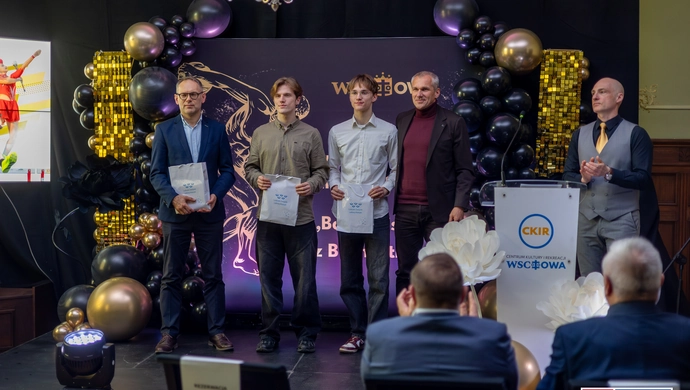 Gala „Bądź Mistrzem z Burmistrzem”. Młodzi sportowcy z gminy Wschowa odebrali stypendia w ratuszu [ZDJĘCIA]