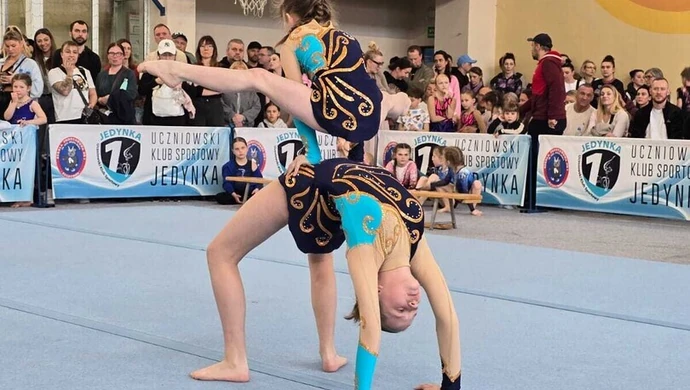 Złoto i brąz dla AKRO-FLIK. 22 akrobatki ze Wschowy rywalizowały w Sulechowie