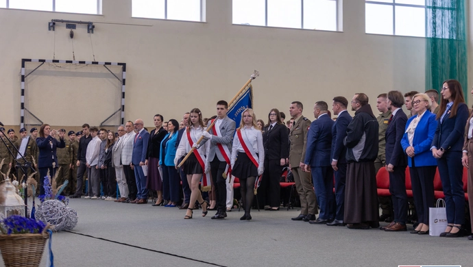 Uroczyste pożegnanie abiturientów ze „Staszica”. Świadectwa odebrało 79 uczniów [ZDJĘCIA]